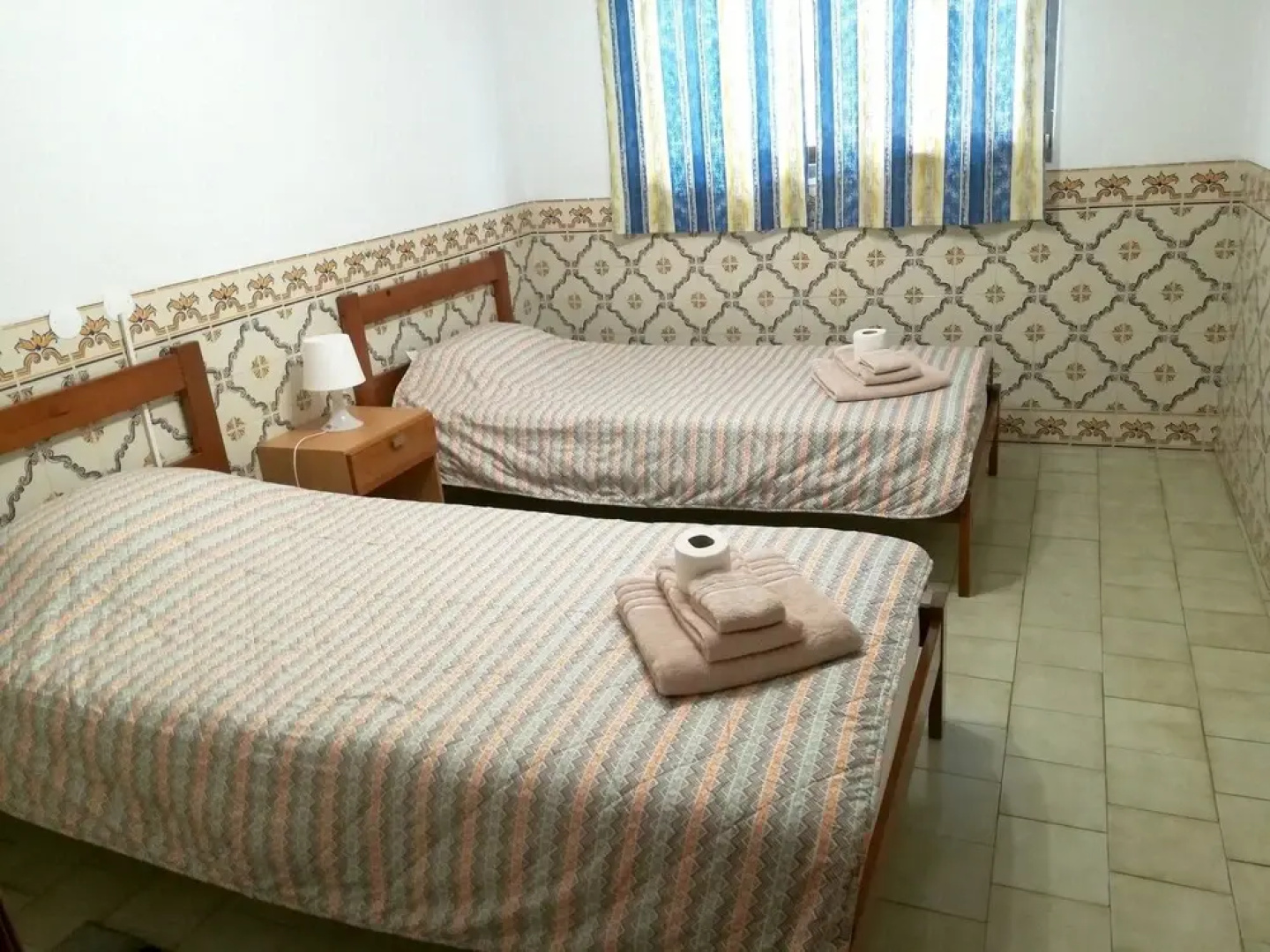 House With one Bedroom in Corroios, With Enclosed Garden and Wifi - 6 km From the Beach