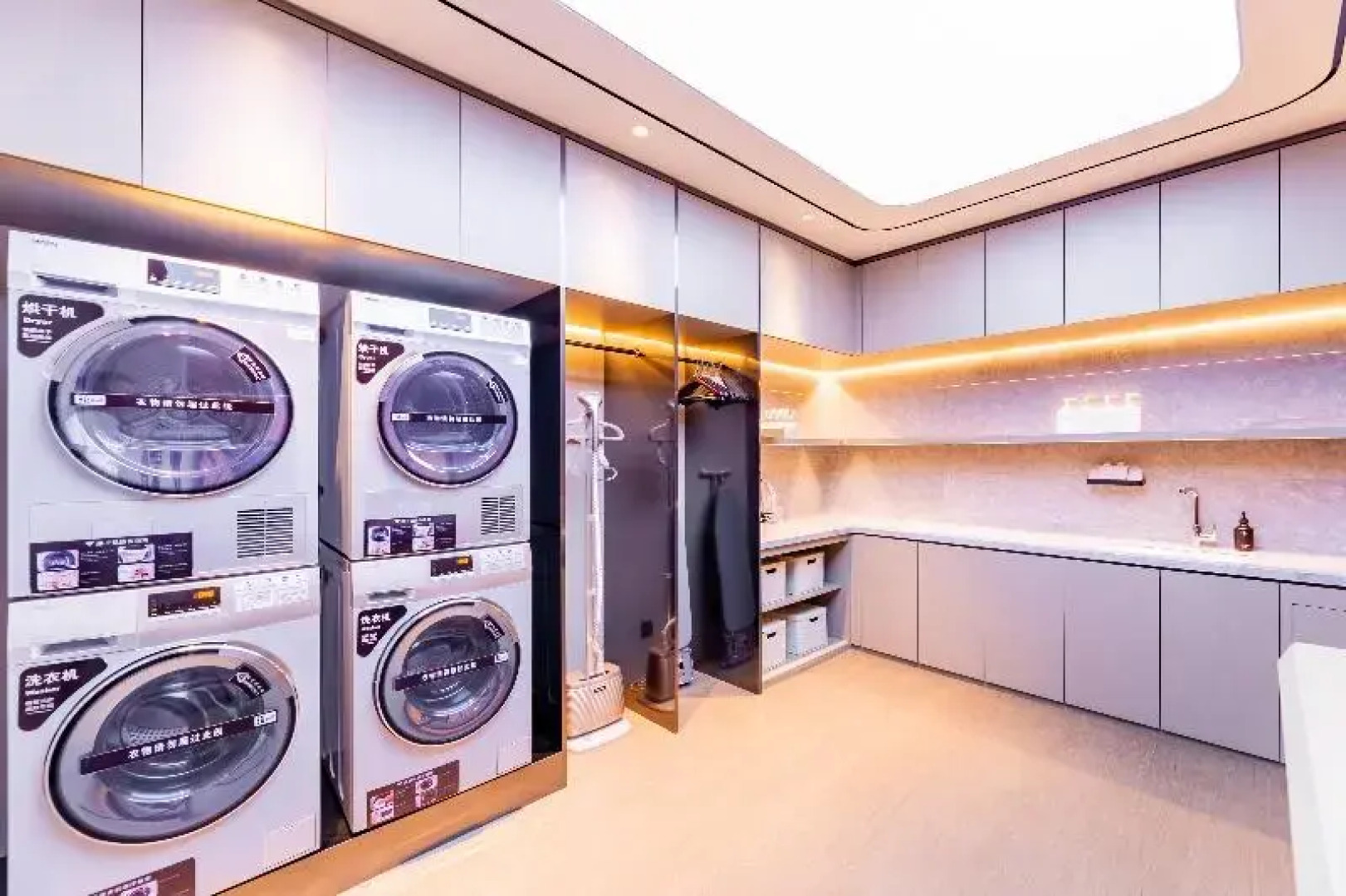 Ji Hotel Bayanzhuo'Er Books Tower