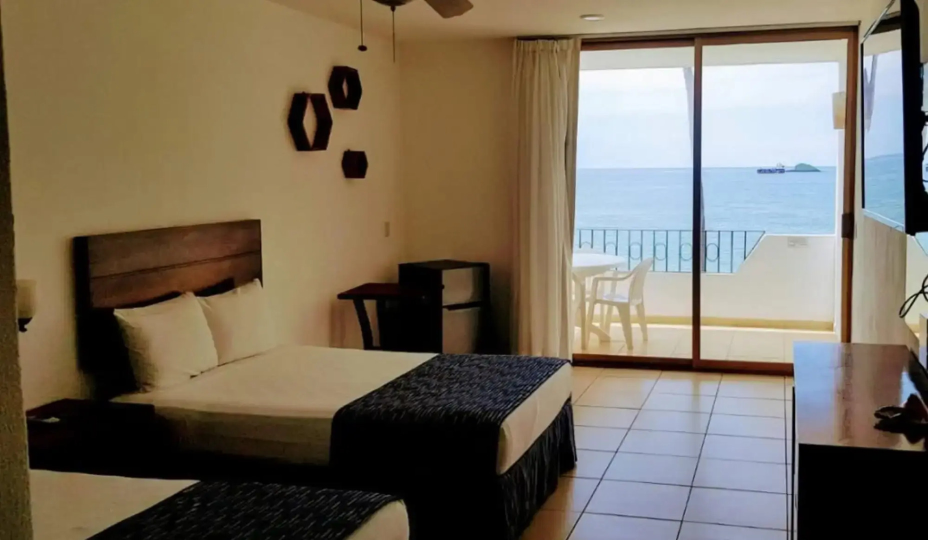 Costa Alegre Hotel & Suites