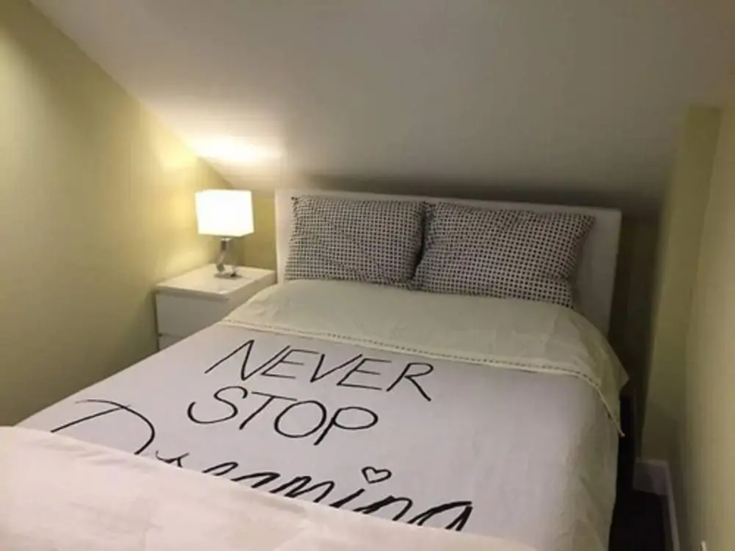 Arbutus Rose House by Elevate Rooms