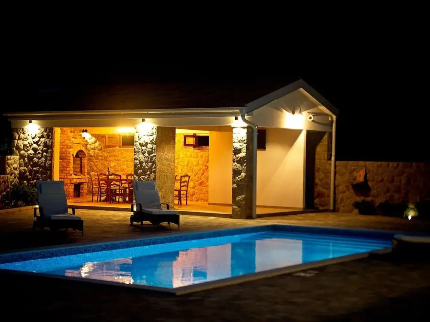 Luxurious Villa with Private Swimming Pool, Hot Tub, Sauna, Lovely Taverne