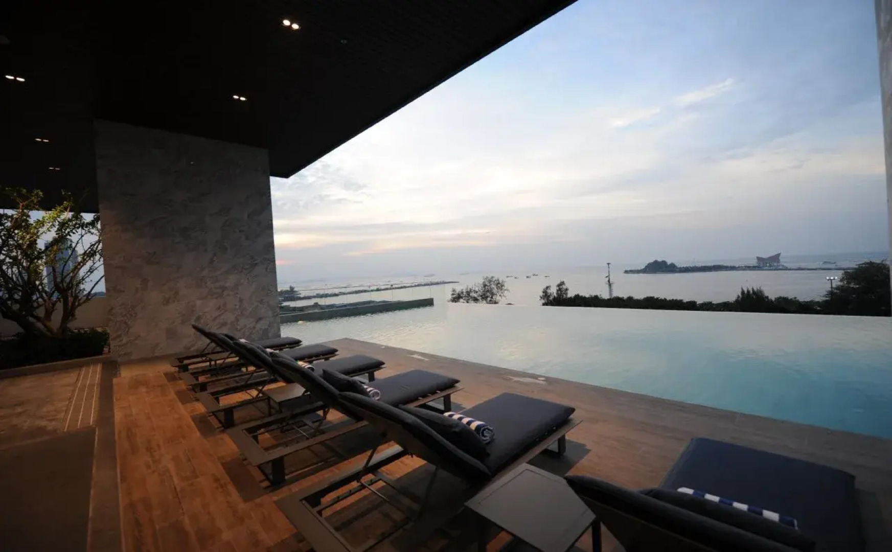 Oakwood hotel & Residence Sri Racha