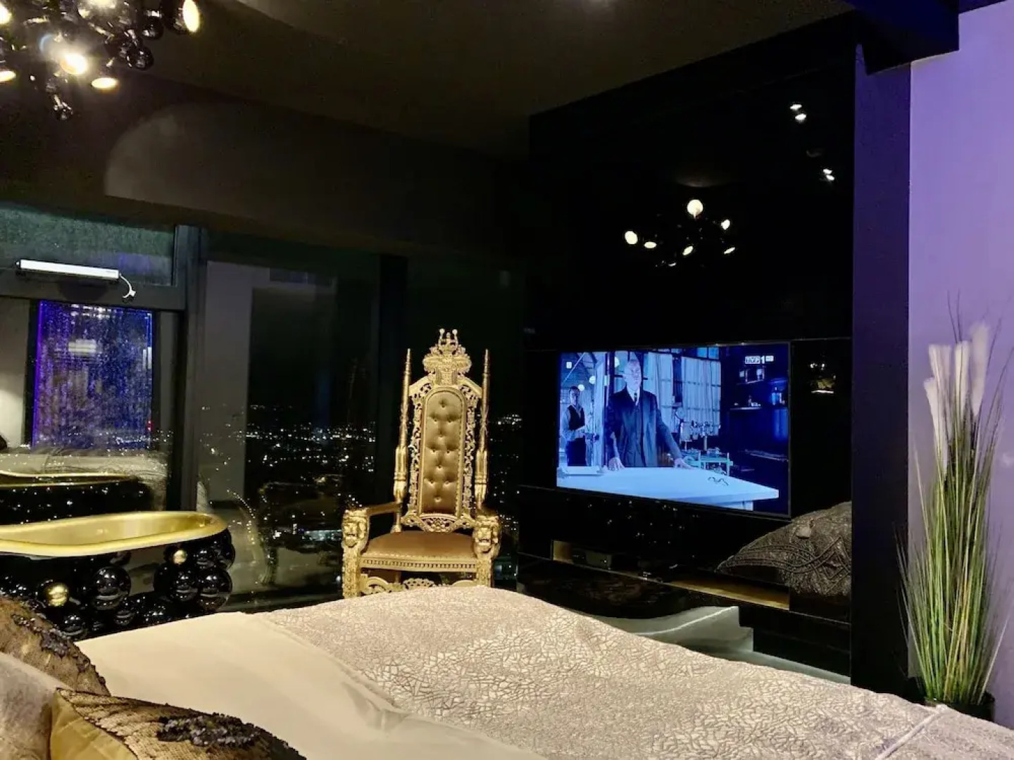 Apartments in Sky Tower with Bathtub near the window