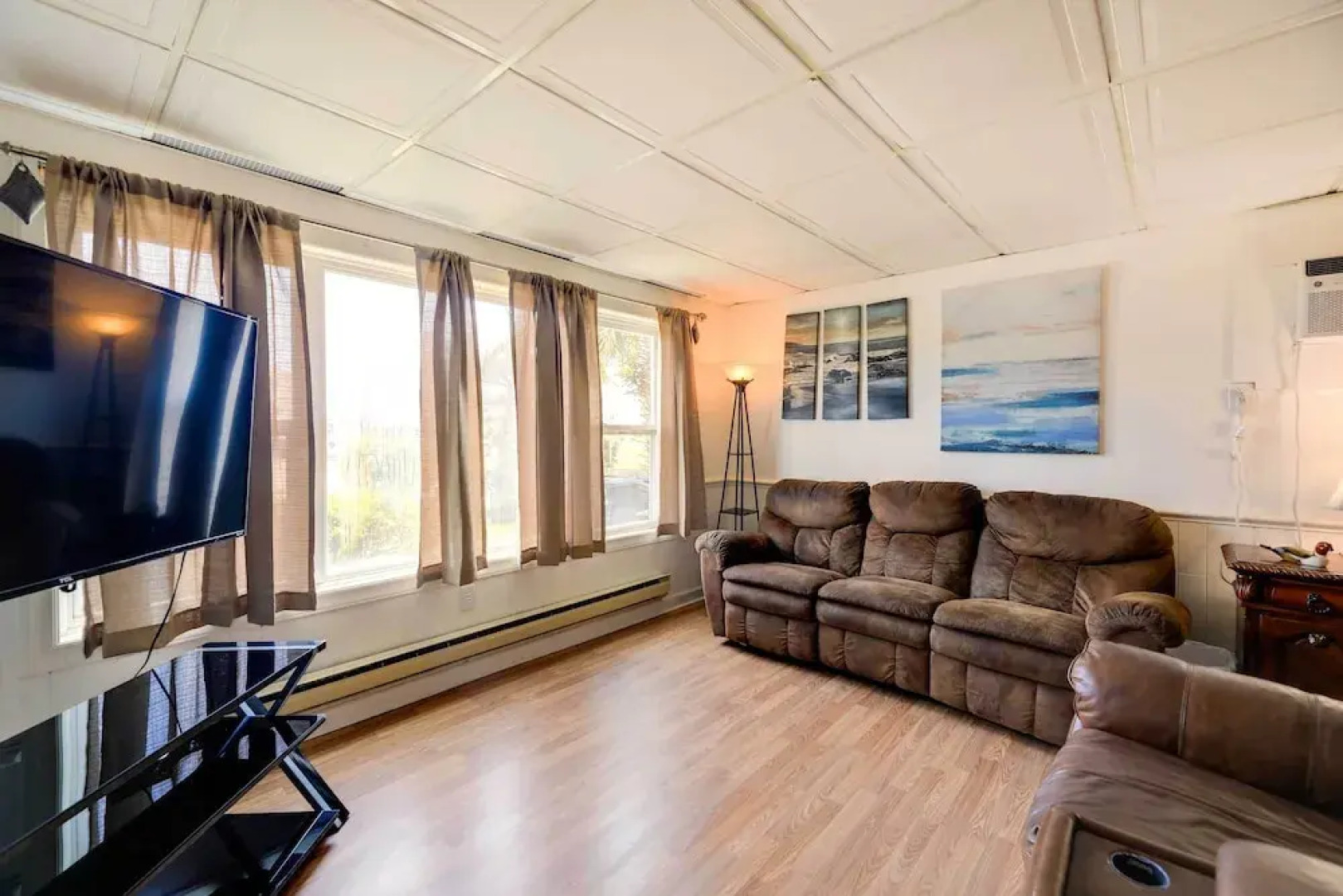 1 Ocean Fun:' Emerald Isle Apt, Steps to Beaches!