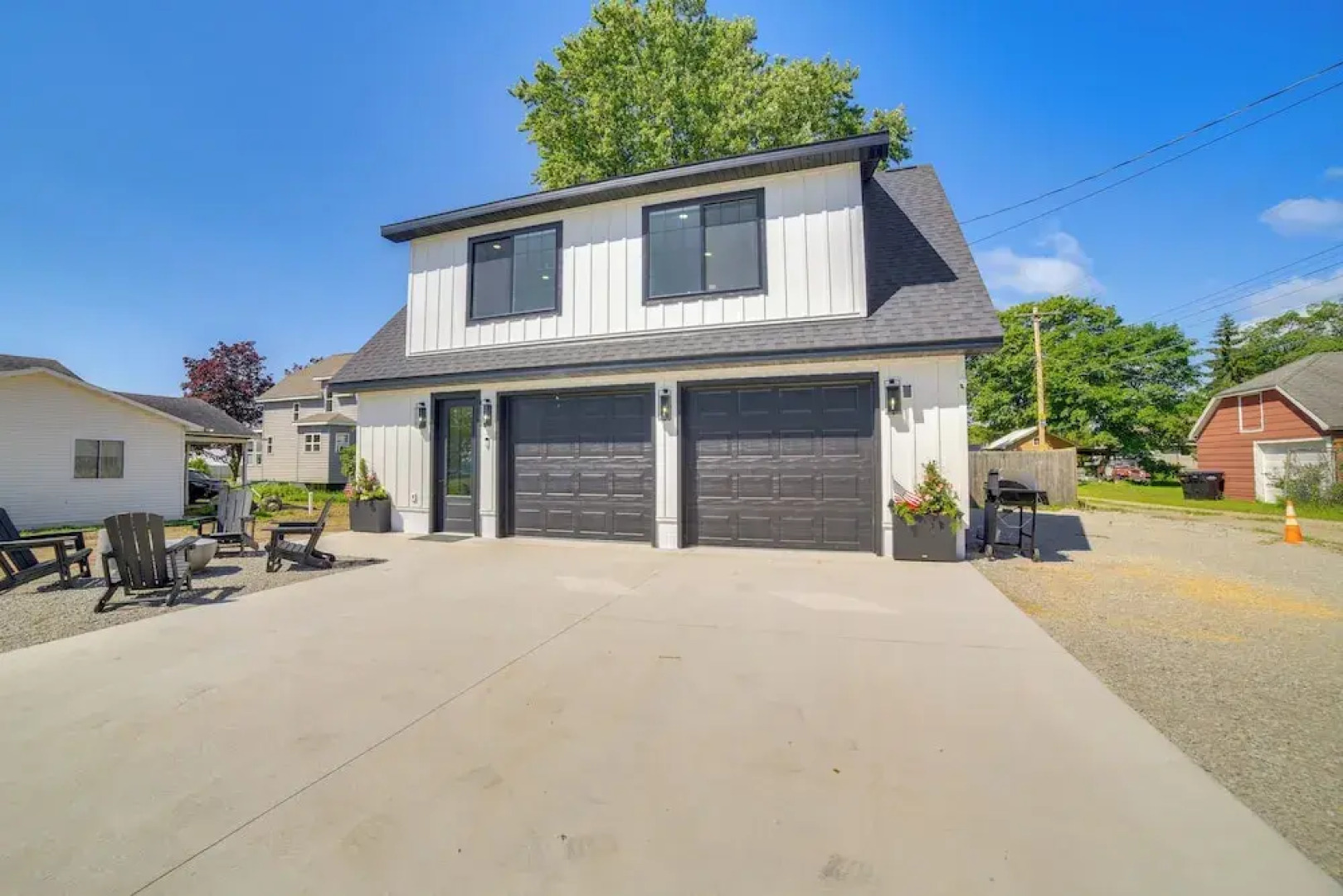 Walk to Waterfront: Michigan Retreat w/ Game Room