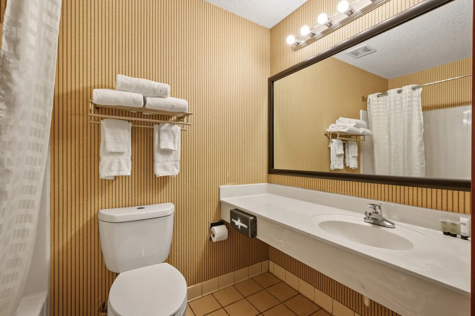 Norwood Inn & Suites