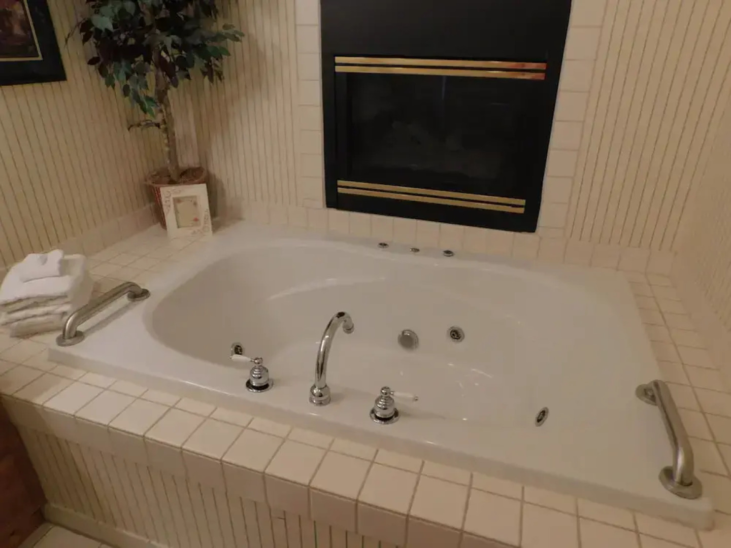 Longhollow Point Inn Studio 1105