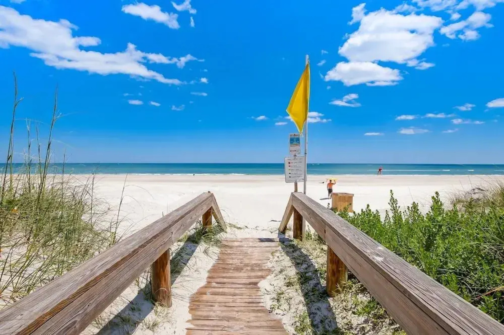 Private Pool Oasis, Walking Distance to the Beach