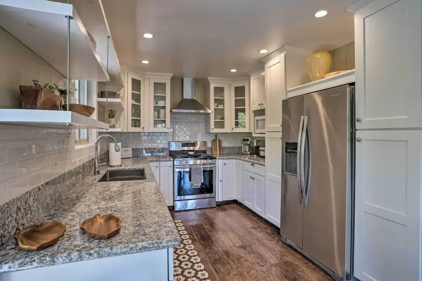 Arrowhead Retreat w/ Luxe Furnishings & Lake Views