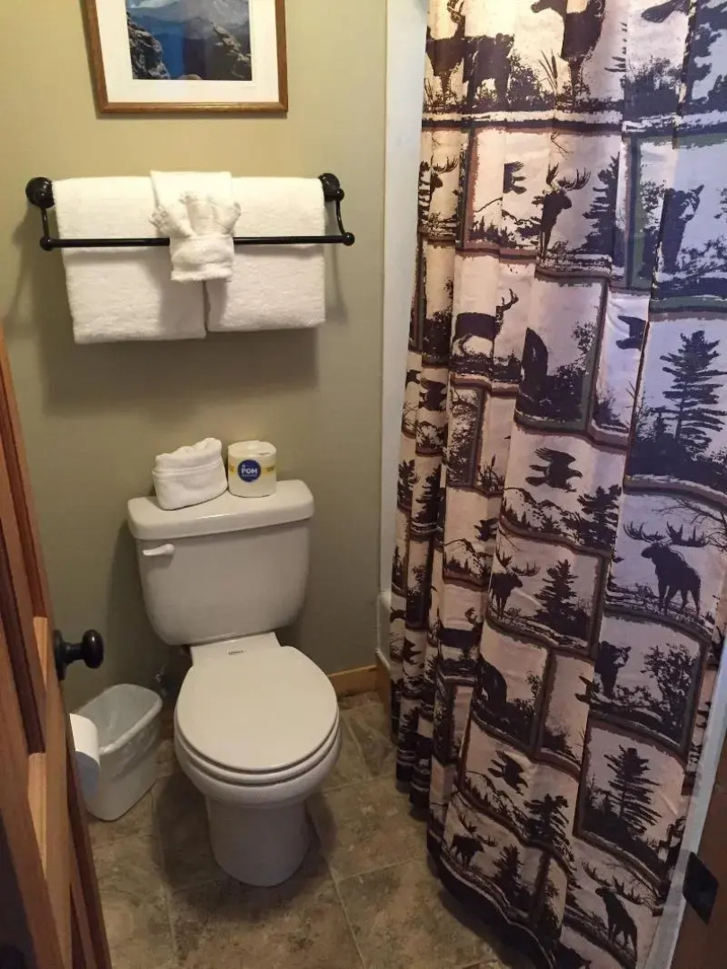 4 Seasons Inn on Fall River