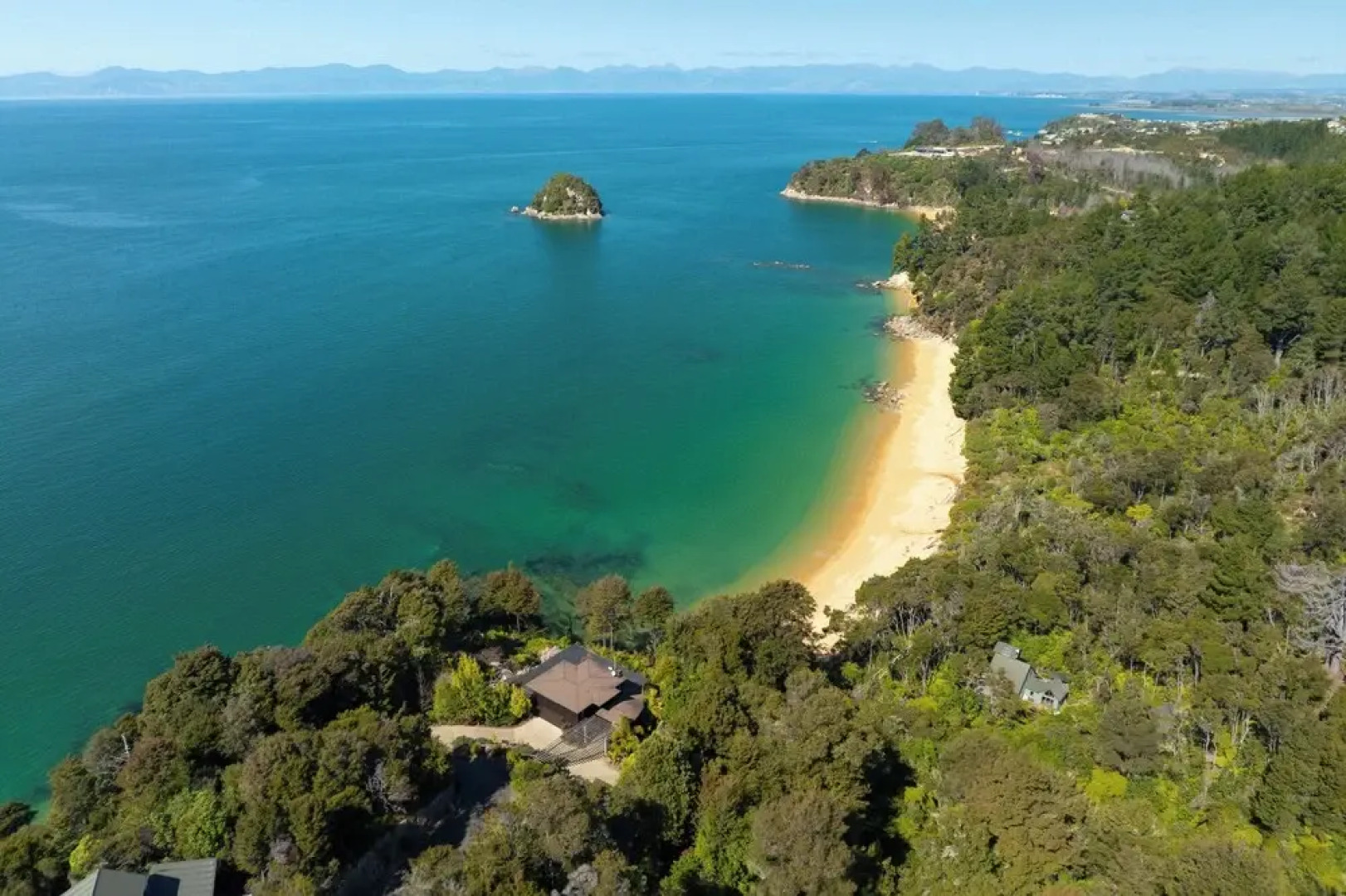 Cozy Suite - Ocean View & Private Beach