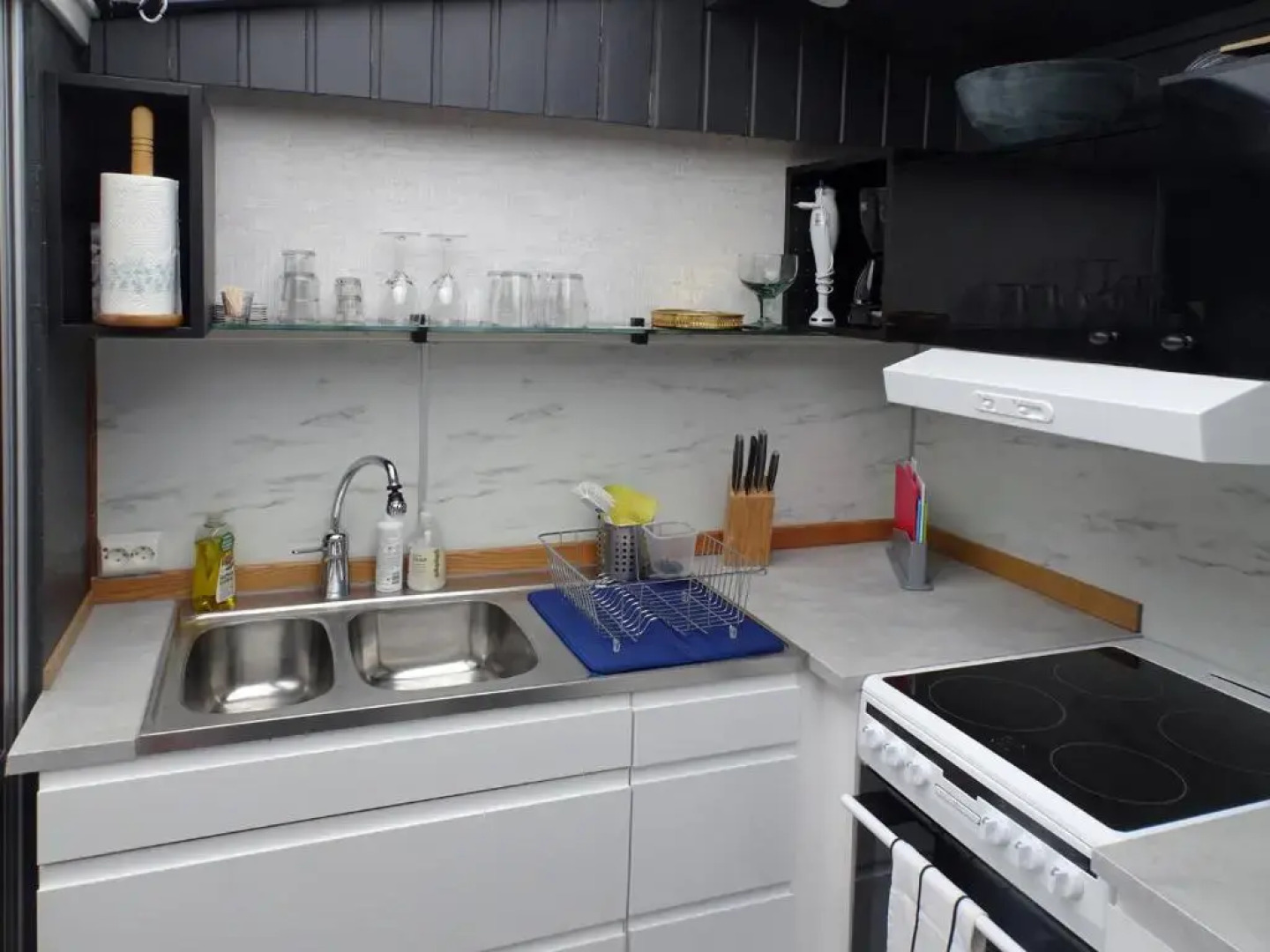 Första parkett, 50m till strand