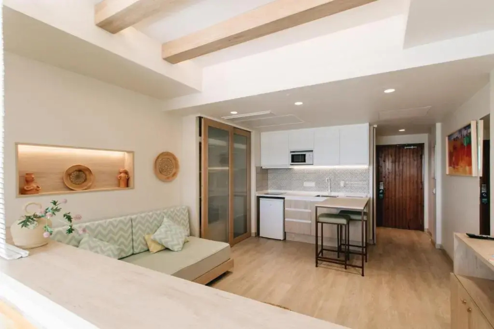 The White Apartments - Только для взрослых