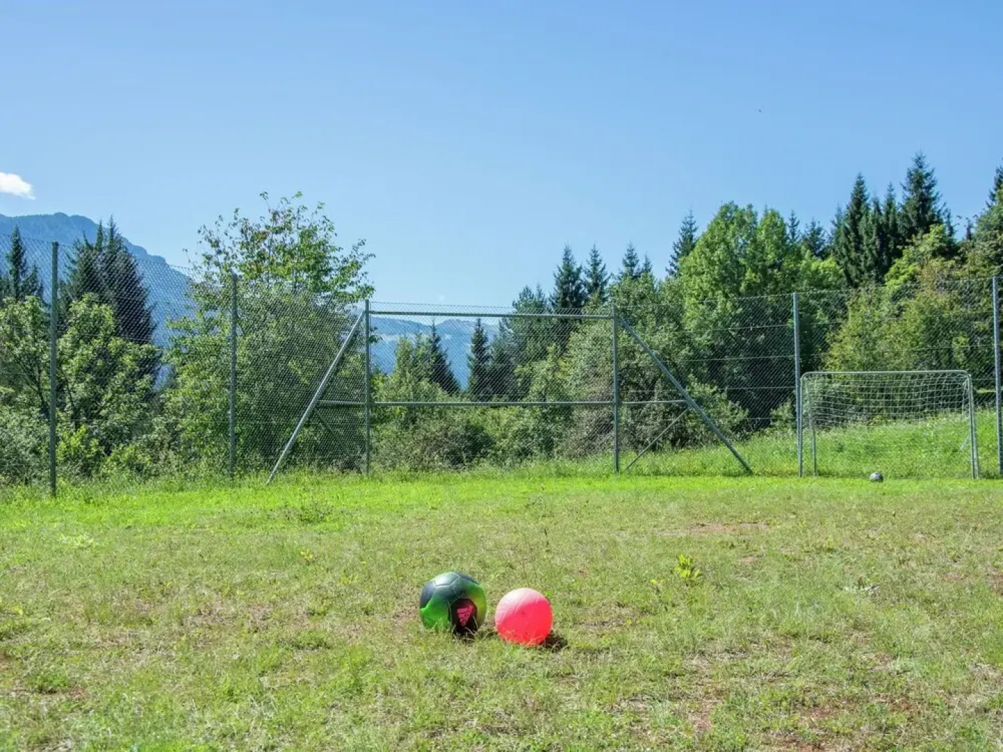 Apartment in a Wooded Area With Pool