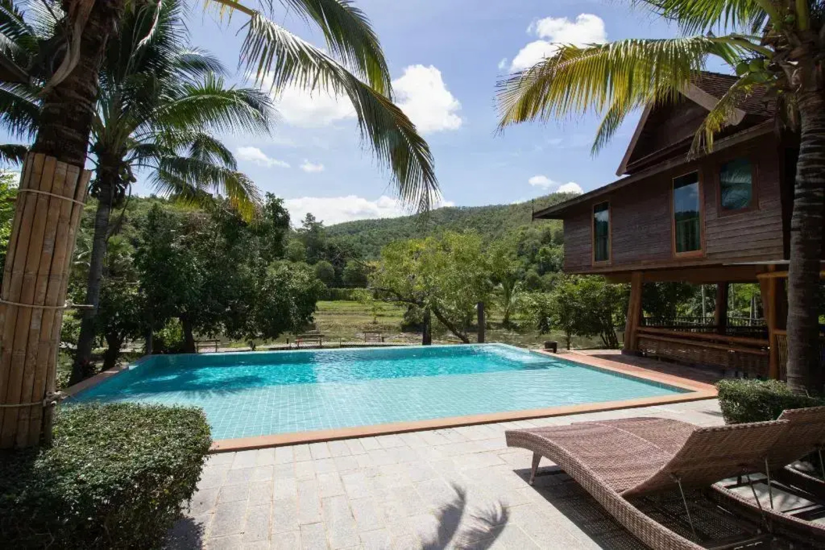 Royal Train Garden Resort By Zuzu