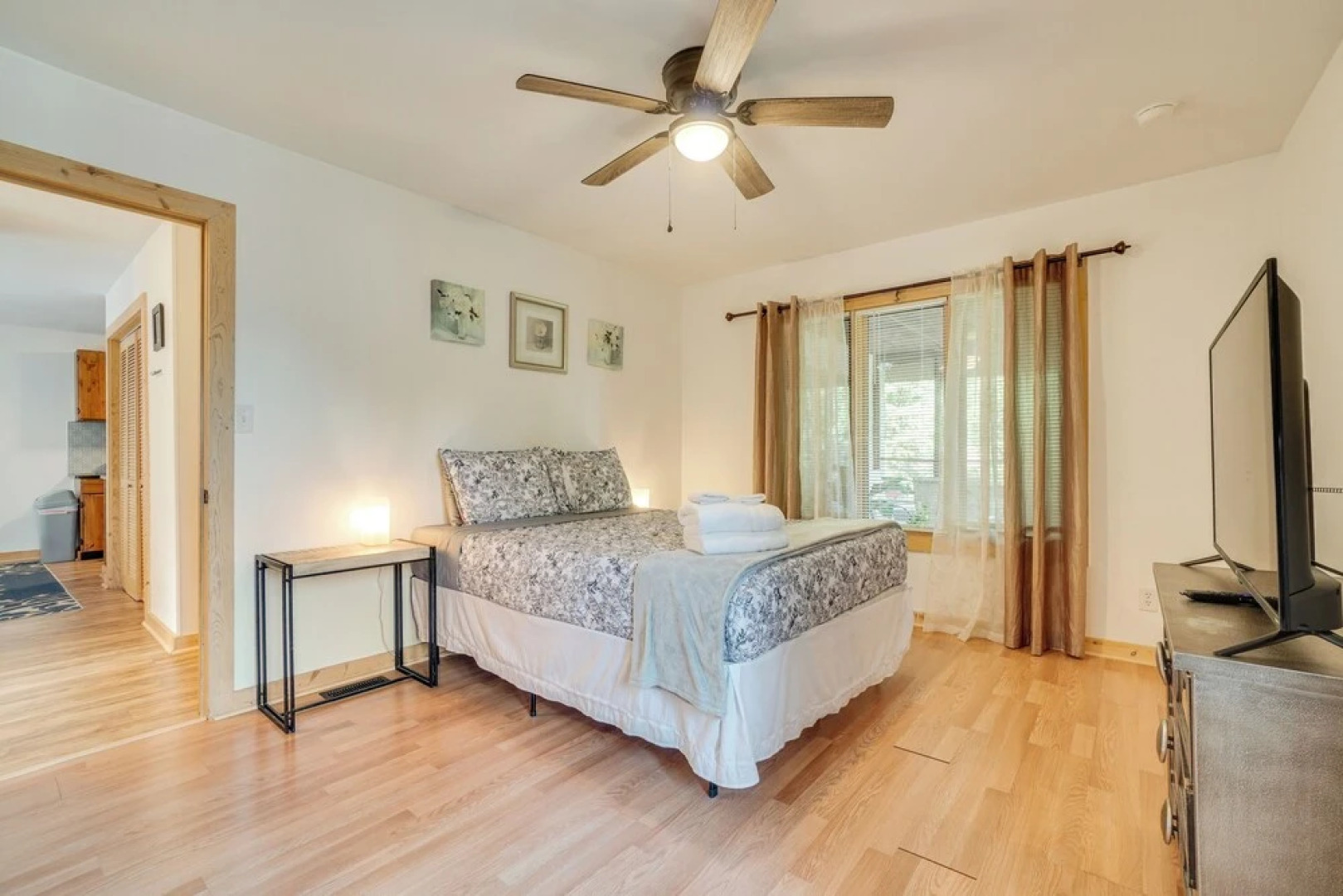 Spacious Rustic Helen Abode ~ 1/2 Mi From Tubing!