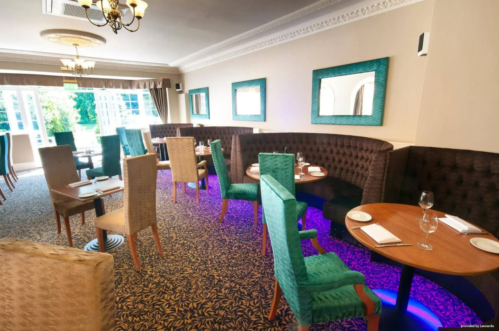 Отель Oaklands Hall