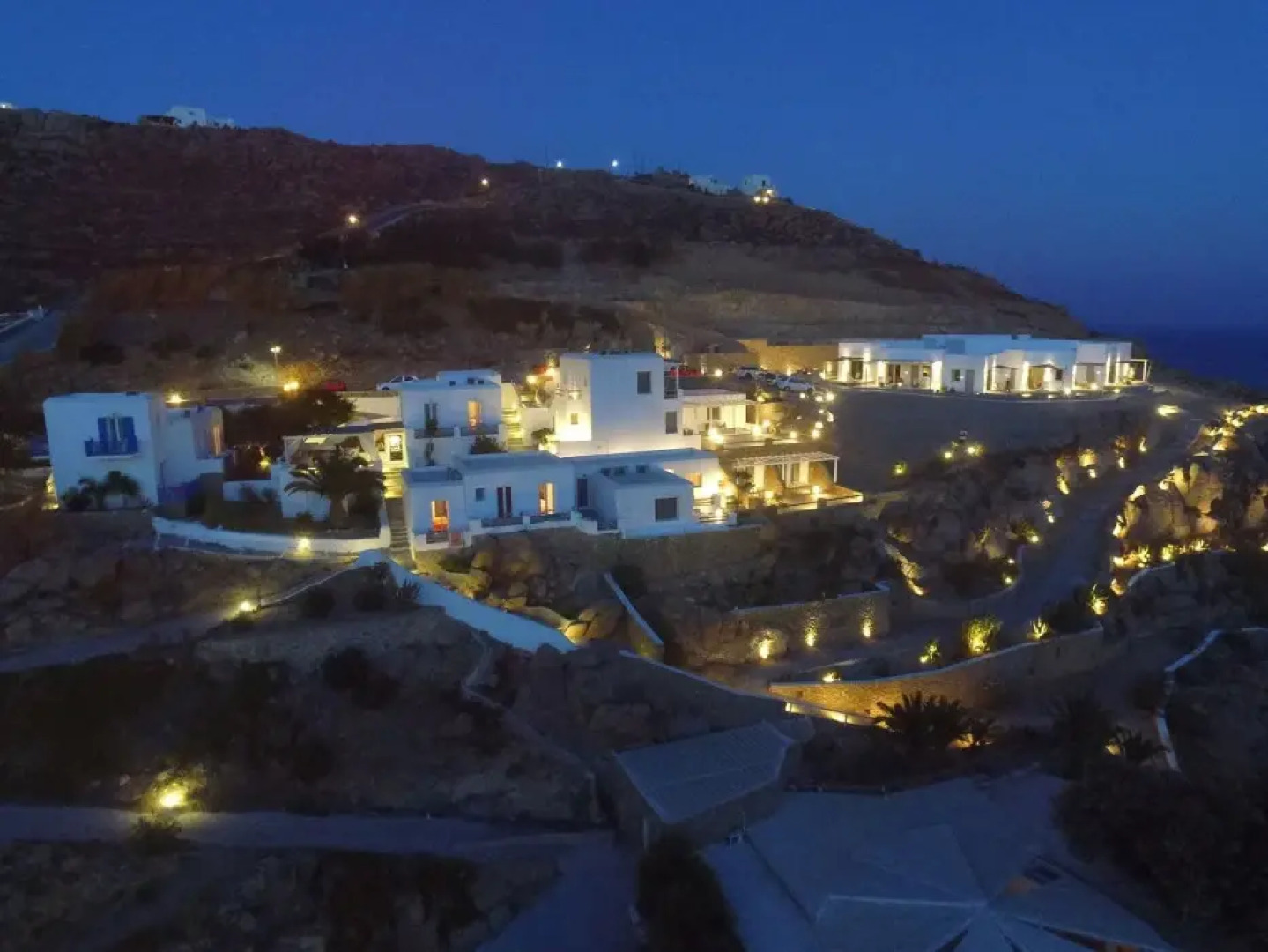 Super Paradise Suites