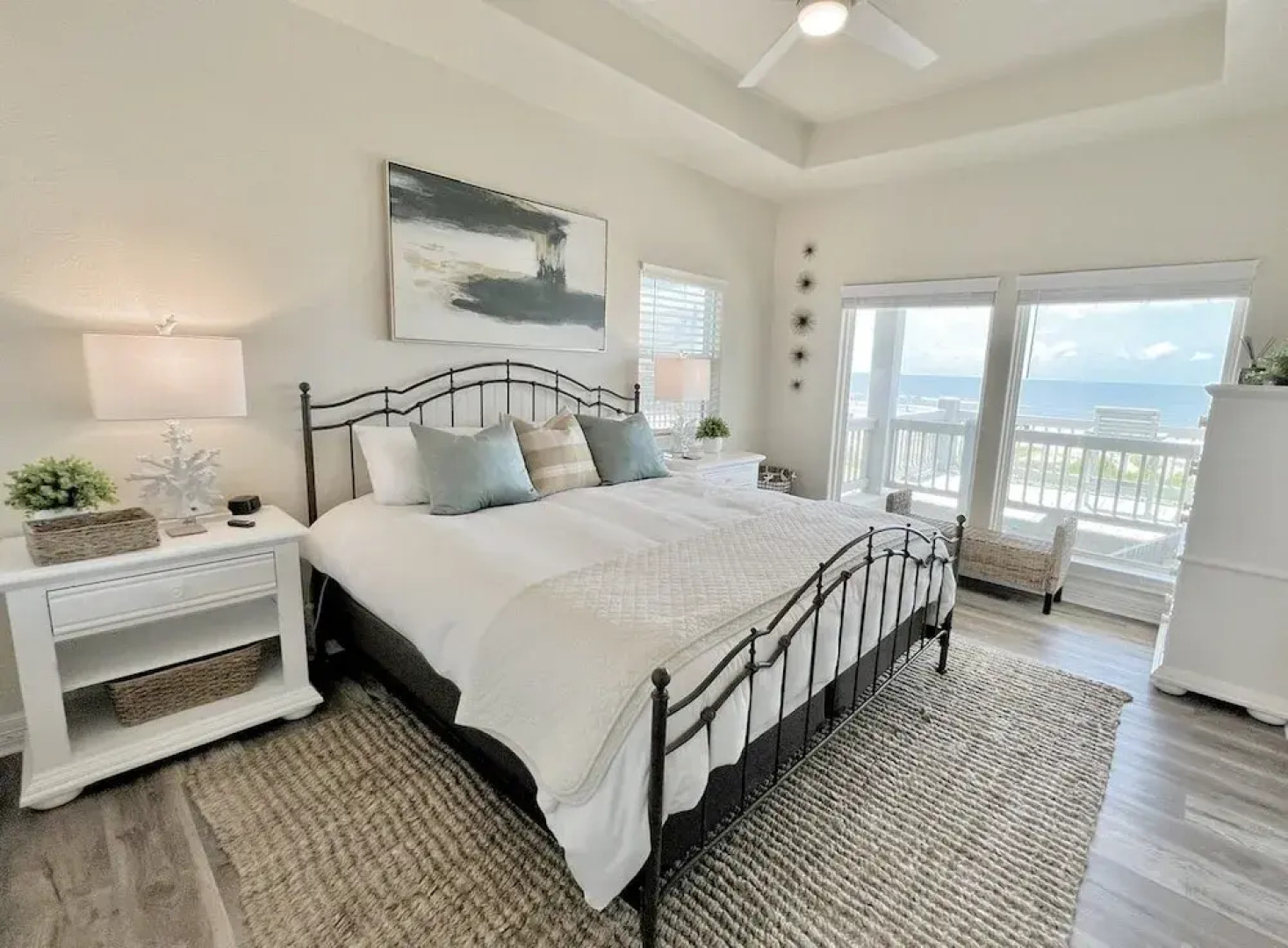 A La Playa 2 Bedroom Home by RedAwning