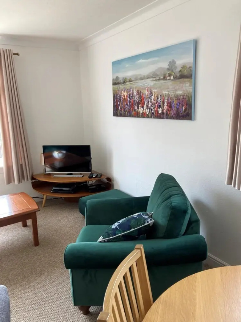 The Waterside Apartment 6