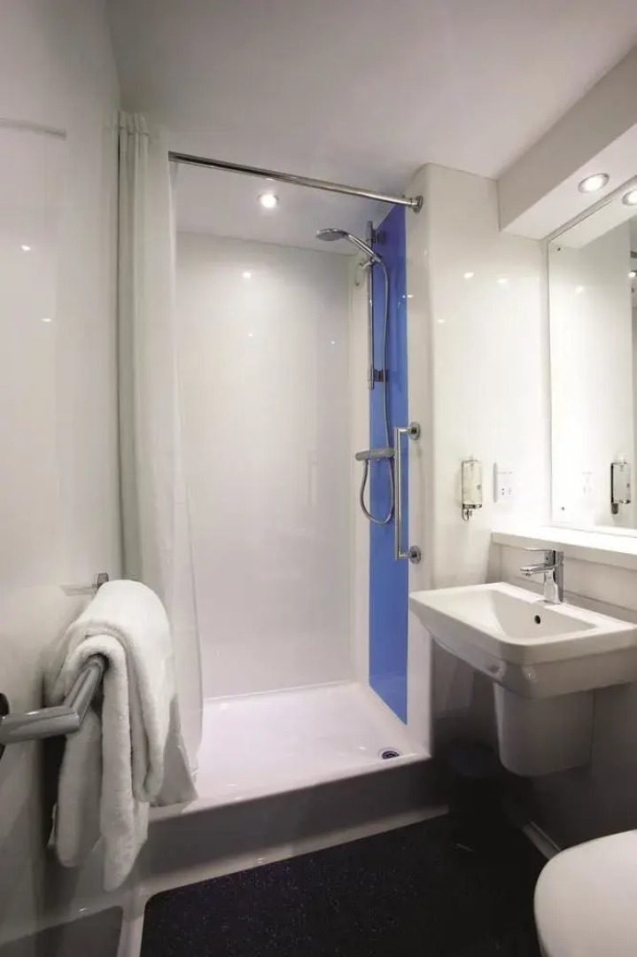 Travelodge Birmingham Central Broadway Plaza Hotel