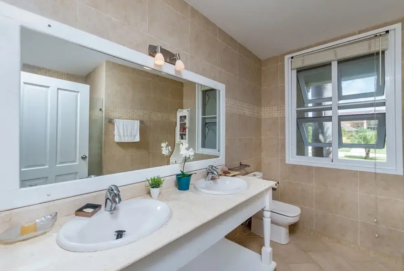 5-star villa near Playa Blanca Beach