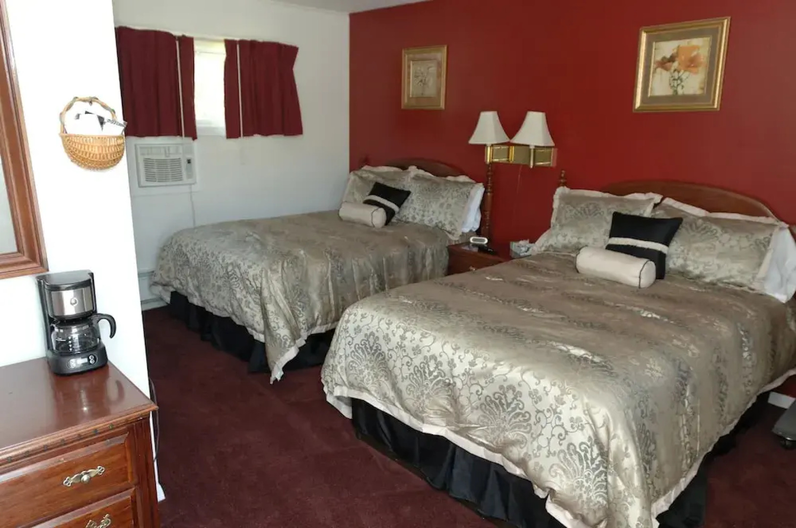 Saco River Motor Lodge & Suites