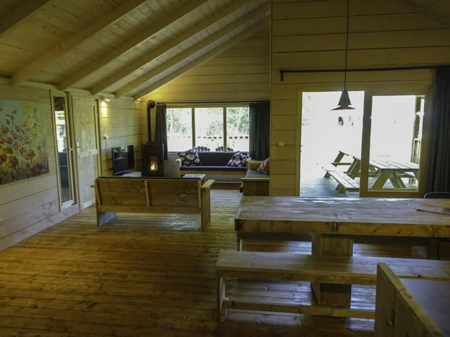 Wooden Lodge Near Three National Parks