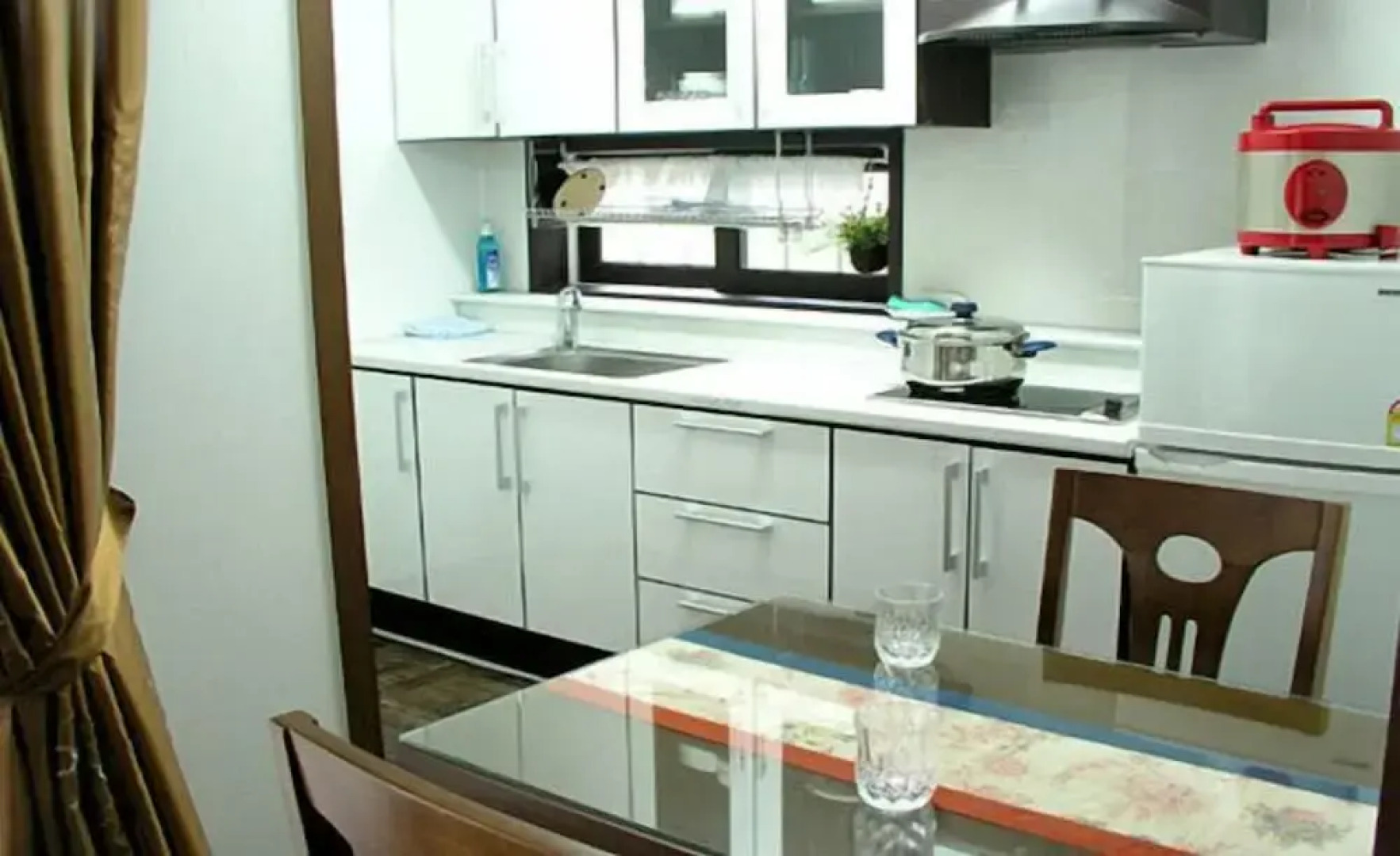 White House on the Hill HayanZip