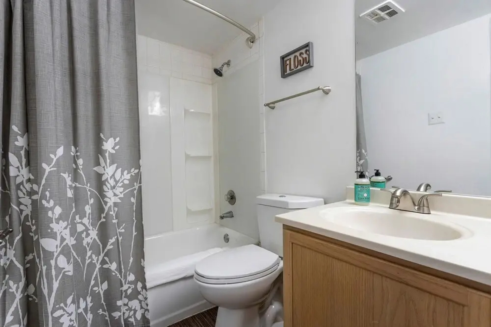 The Relaxing Lakeside Suites