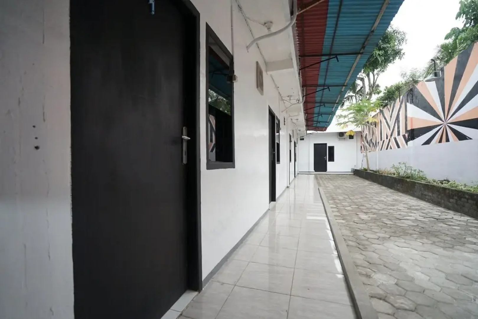 Paris Hotel by OYO Rooms