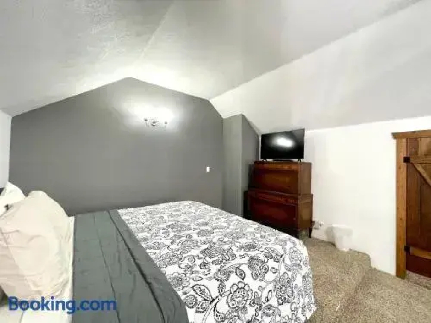 Sierra Mountain Lodge