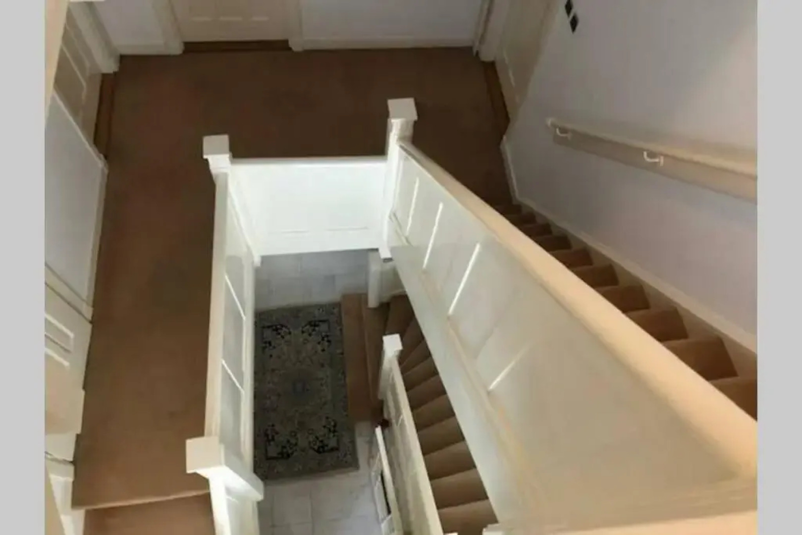 Vrijstaande rietgedekte villa nabij uitvalswegen