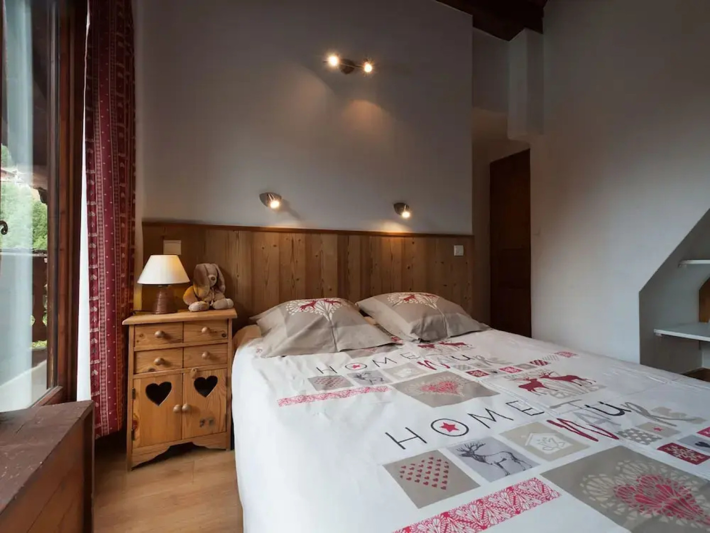 Comfortable Semi-detached Chalet 1 km. From the Nice Center