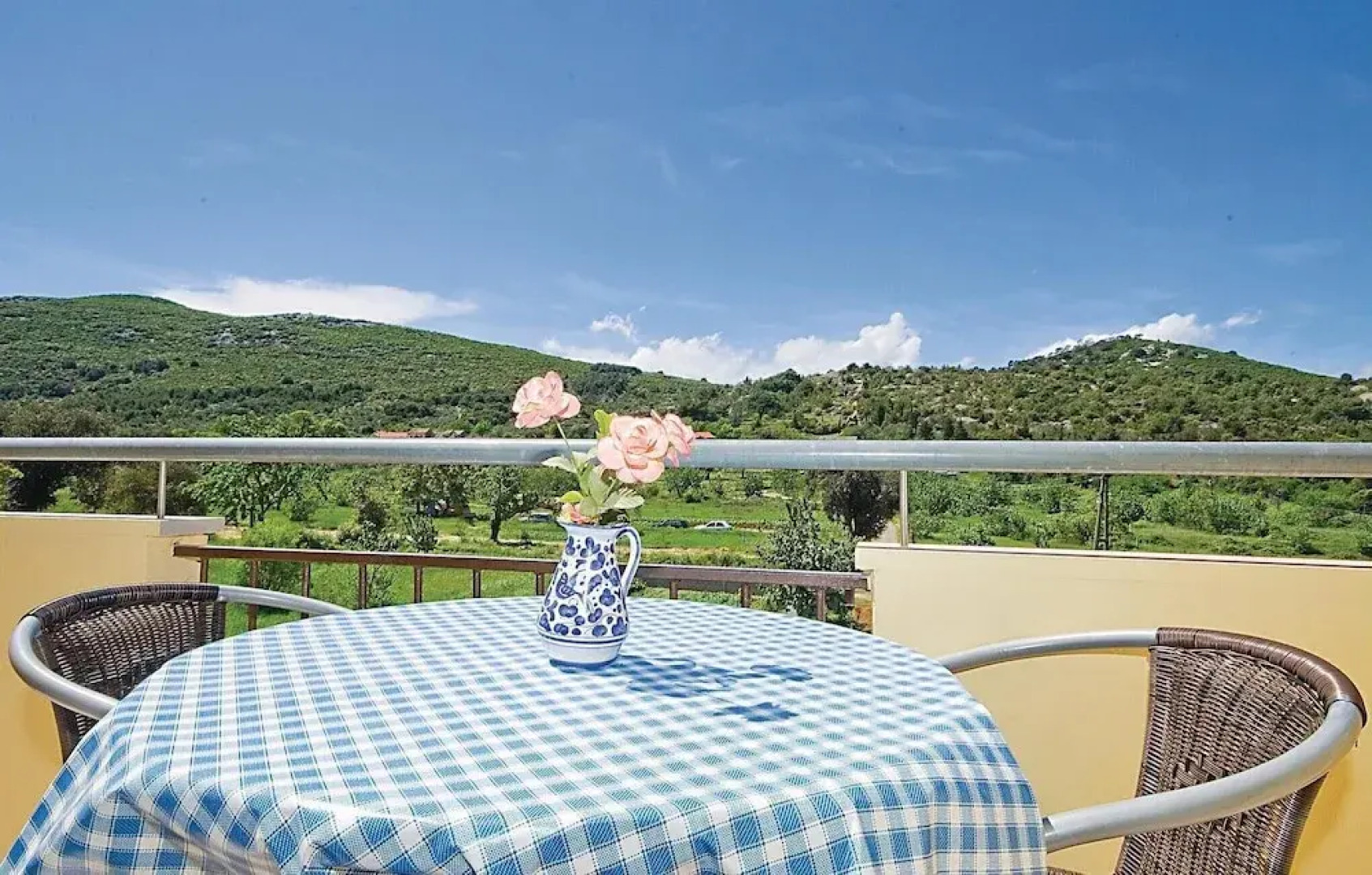 Beautiful Home in Banj With Wifi and 5 Bedrooms