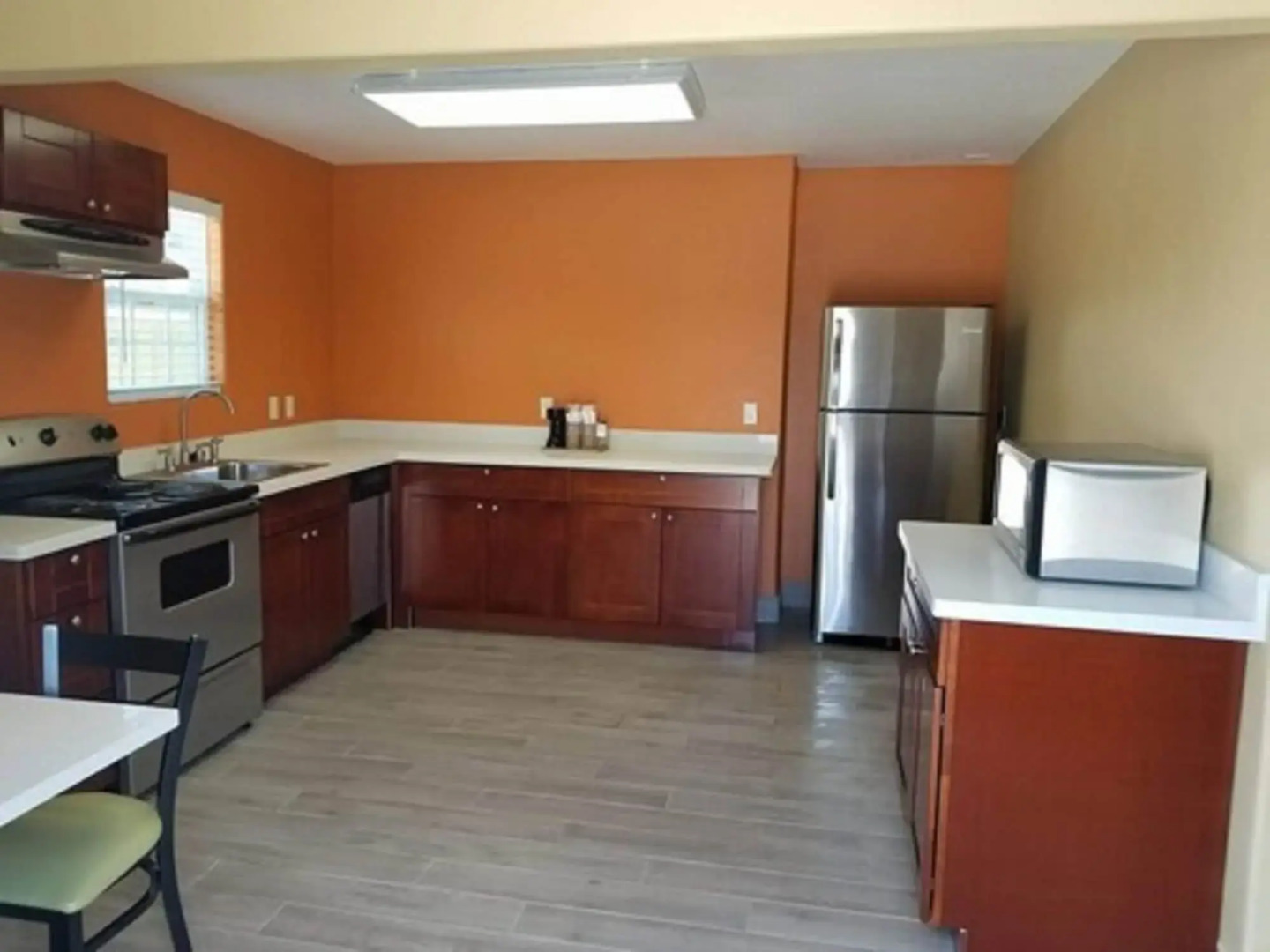 Captain's Quarters Inn