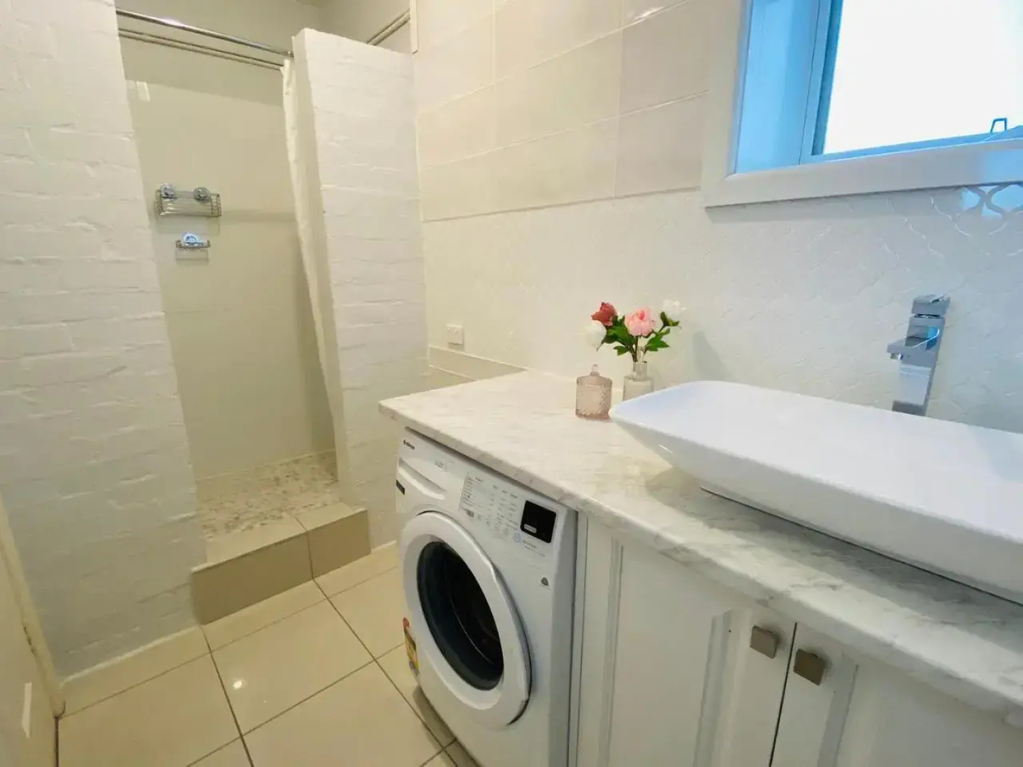 The Wheelhouse - 2BR Waterfront Apt in town