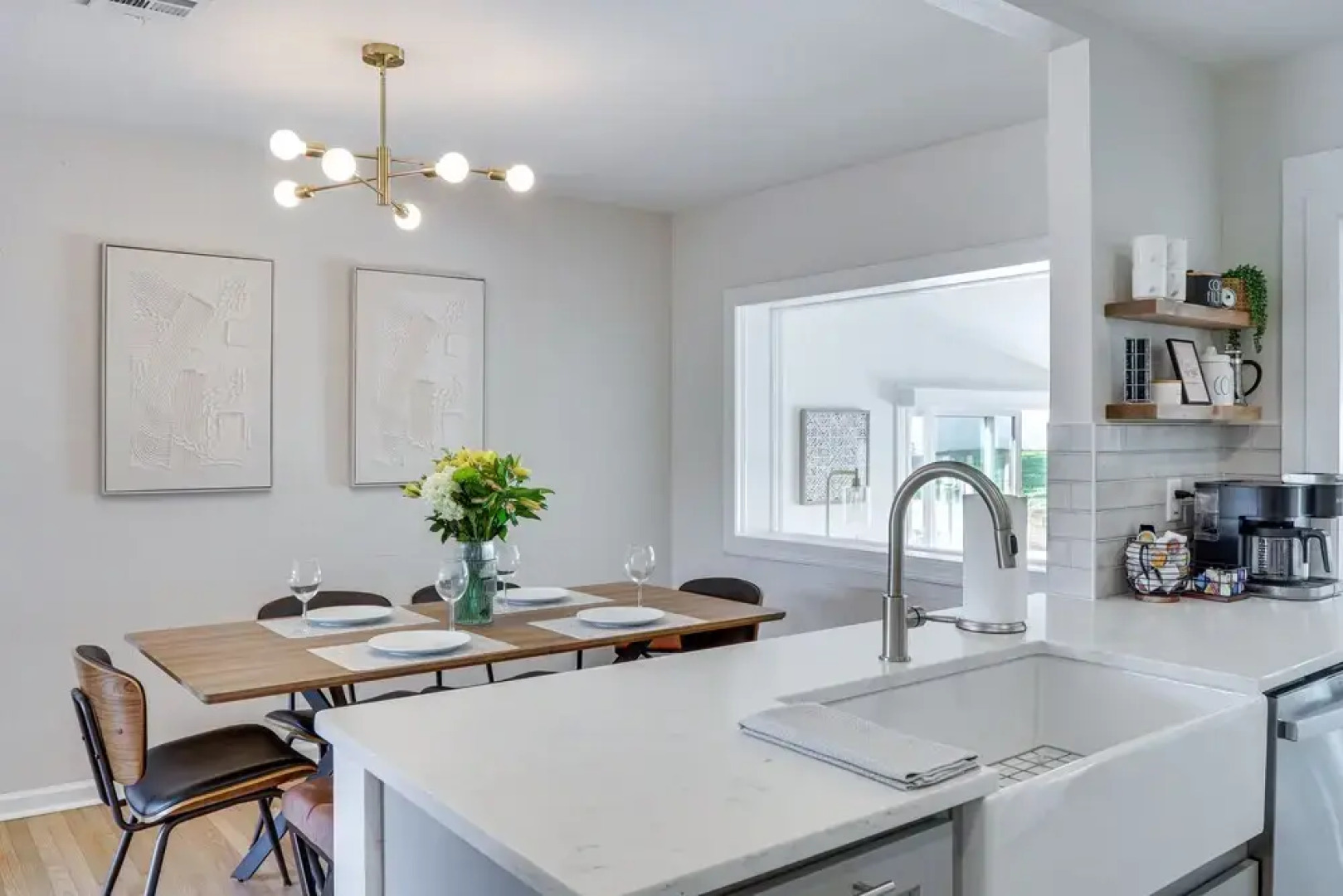 Lakeland Retreat: Private Heated Pool & Yard Games