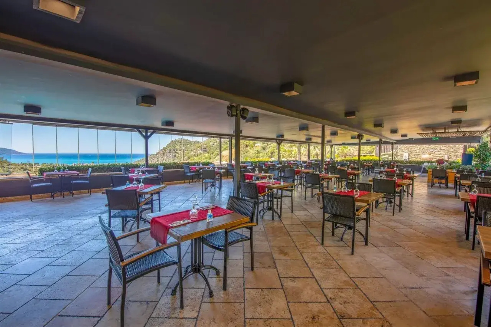 Manaspark Deluxe Hotel