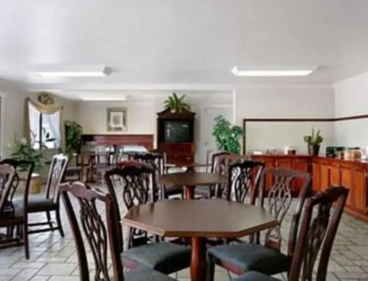 Econo Lodge Inn & Suites Central