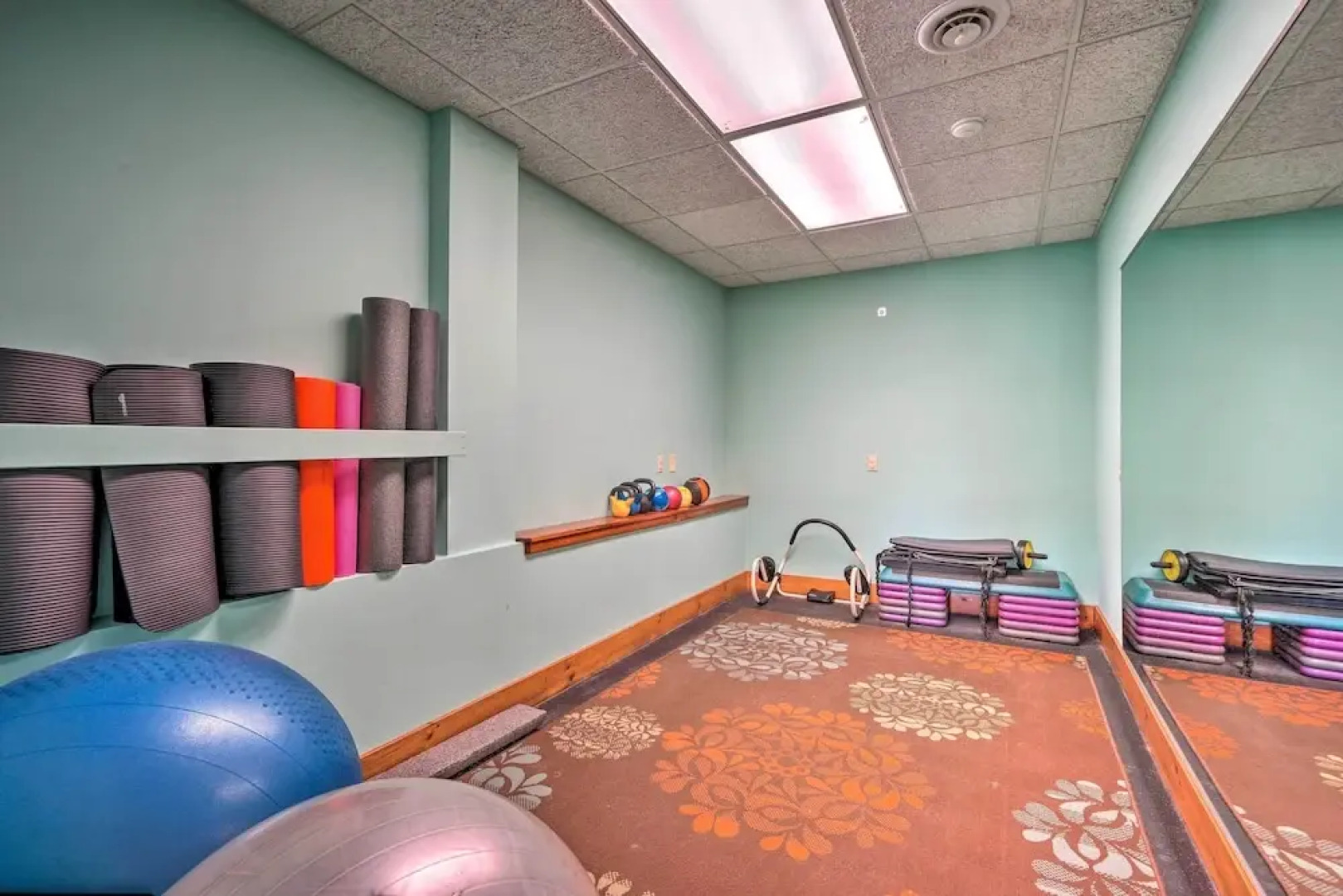 Timber Creek Townhome w/ 2 Decks & Mtn Views!