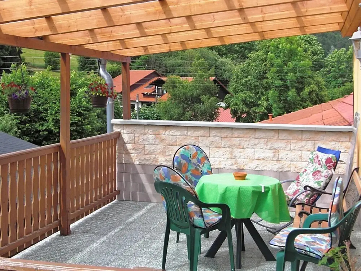 Apartment Near Eisenach With a Separate Entrance and Covered Terrace