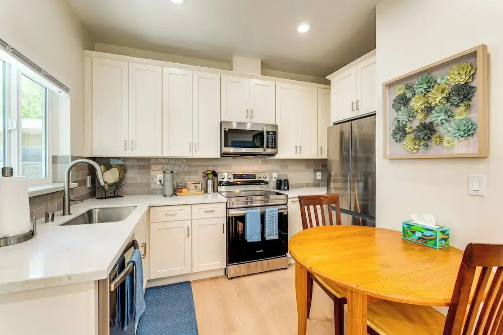 3 Mi to UC Davis: Retreat w/ Furnished Patio!