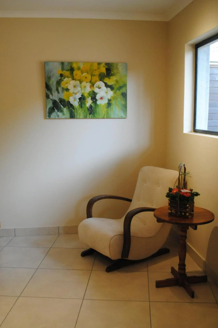 6 on Morris Guest Lodge