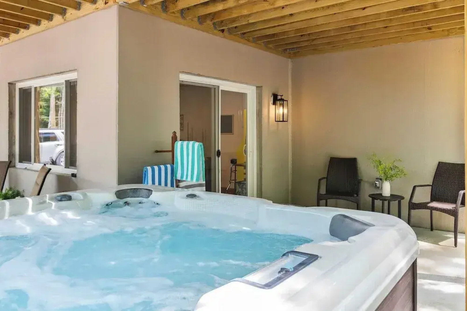 Maple Oasis by Avantstay Newly Built w/ Hot Tub, Game Room & Fire Pit