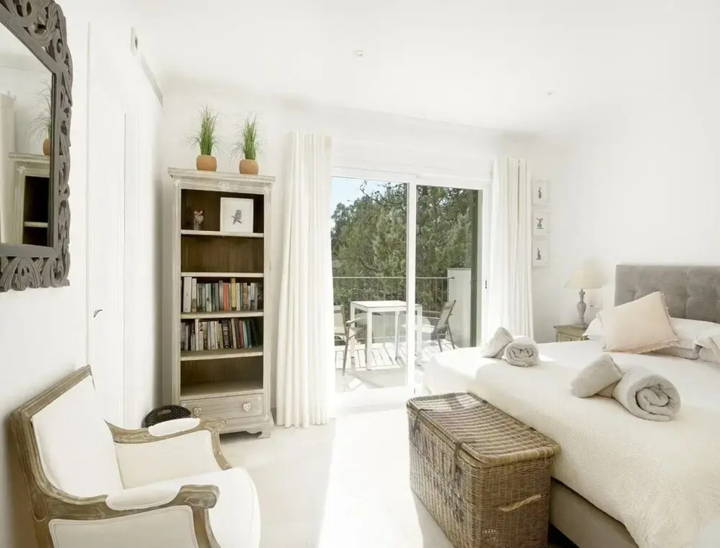 Villa on the Foot of La Font Hills