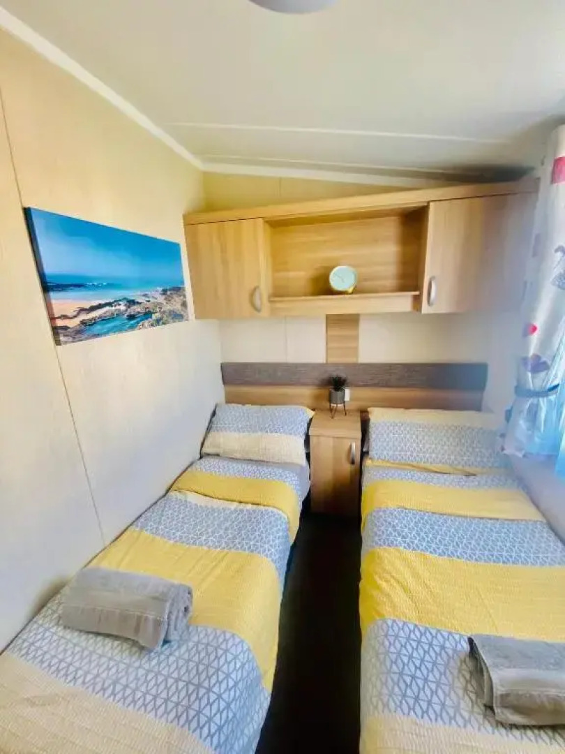 B47 Caravan Seven Bays