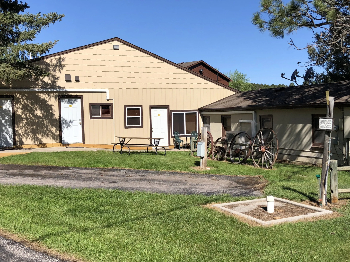 Rockerville Lodge & Cabins