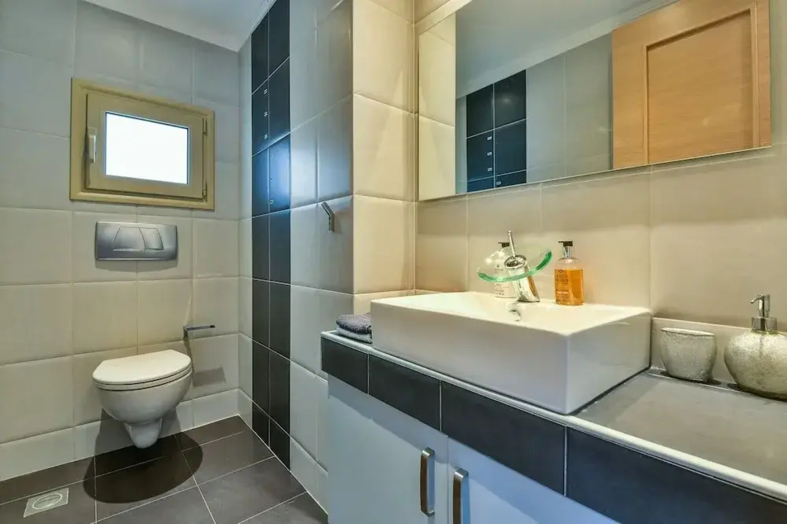 Villa with Striking views over the infinity Pool