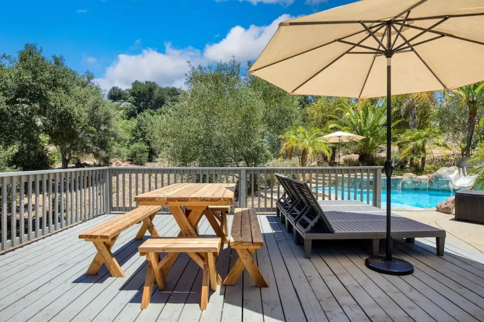 Burgundy by Avantstay Basketball Court Pool Hot Tub Outdoor Kitchen City Escape